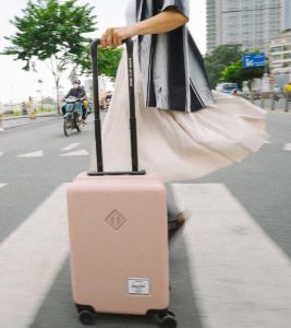 con gái đi du lịch nên mang gì