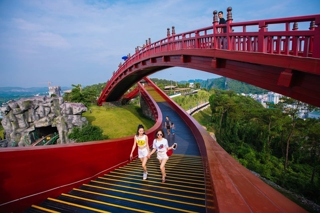 du lịch hạ long có gì - Hình 2