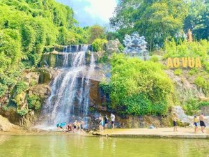 hình ảnh của khu du lịch ao vua