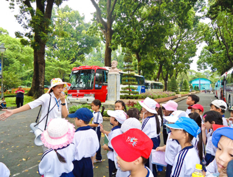 hình ảnh hướng dẫn viên du lịch - Hình 4