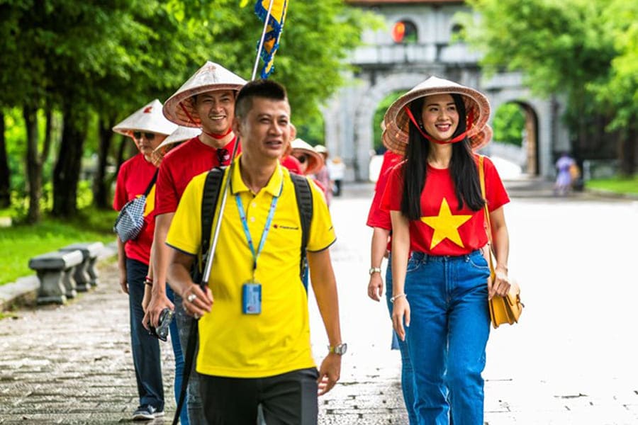 hình hướng dẫn viên du lịch - Hình 5