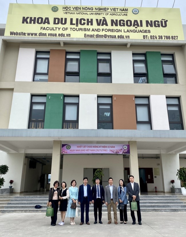 khoa du lịch và ngoại ngữ vnua - Hình 2