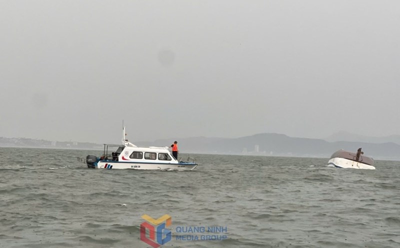 lật tàu du lịch ở quảng ninh - Hình 1