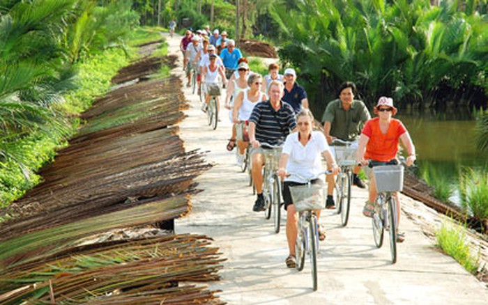 người nước ngoài du lịch việt nam - Hình 2