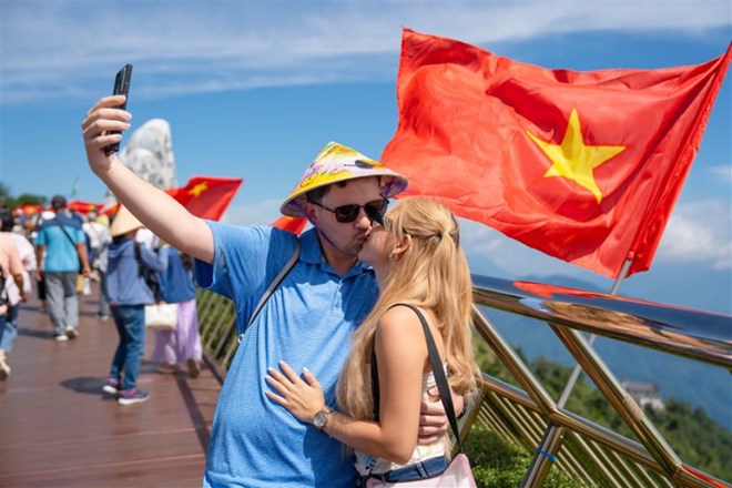 người nước ngoài du lịch việt nam - Hình 4