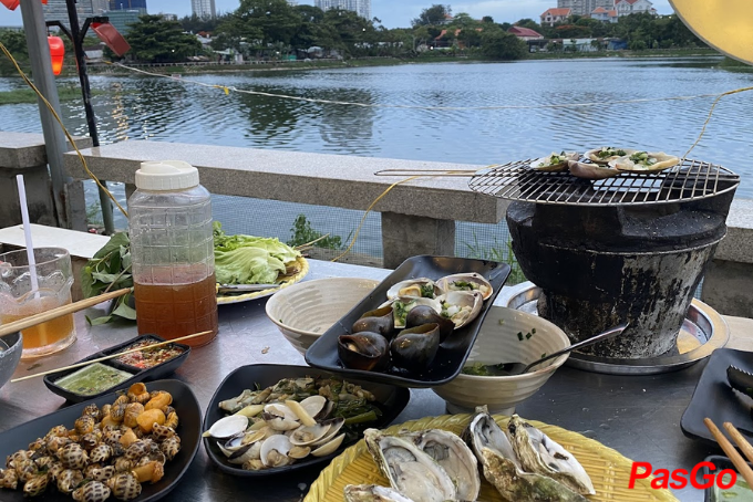 quán buffet gần bờ hồ - Hình 2