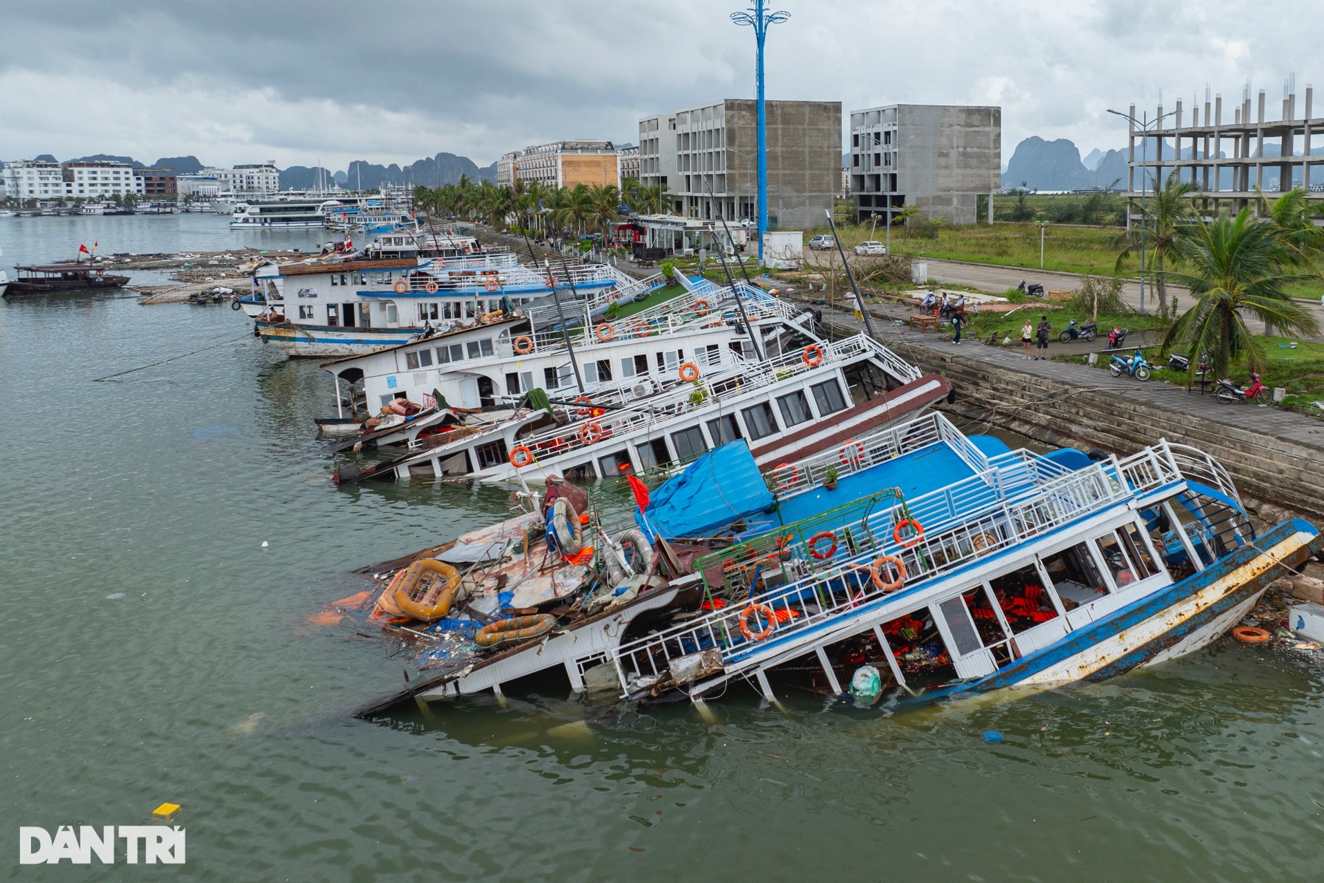 tàu du lịch hạ long bị chìm - Hình 2