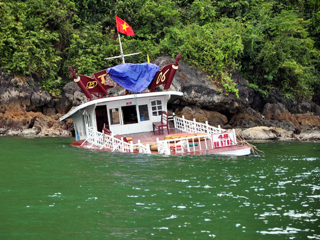 tàu du lịch hạ long bị chìm - Hình 5