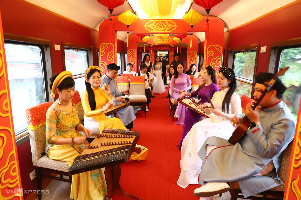tàu du lịch huế đà nẵng - Hình 2