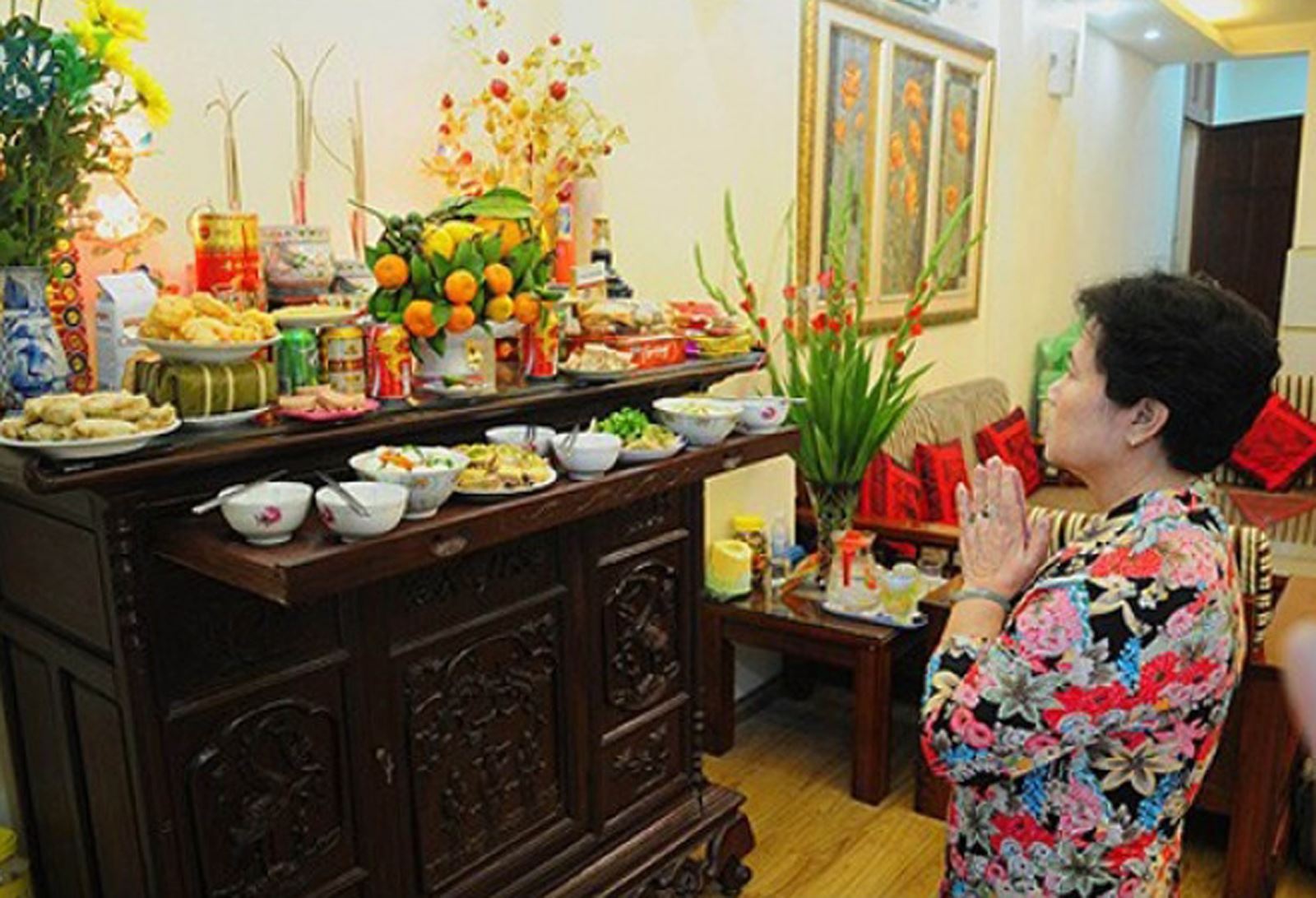 thắp hương thờ cúng tổ tiên được gọi là - Hình 2