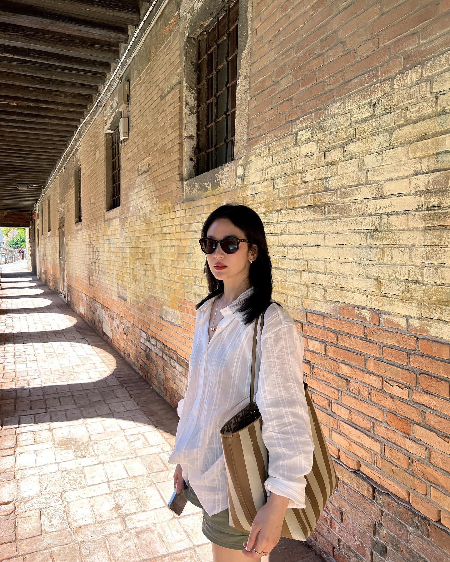 u40 mặc gì khi đi du lịch - Hình 1