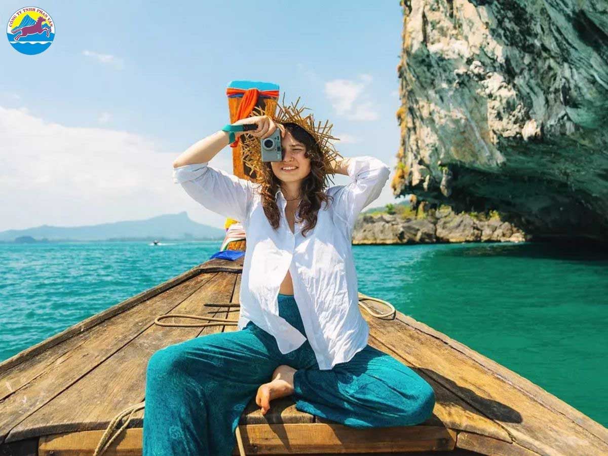 book gái đi du lịch - Hình 2