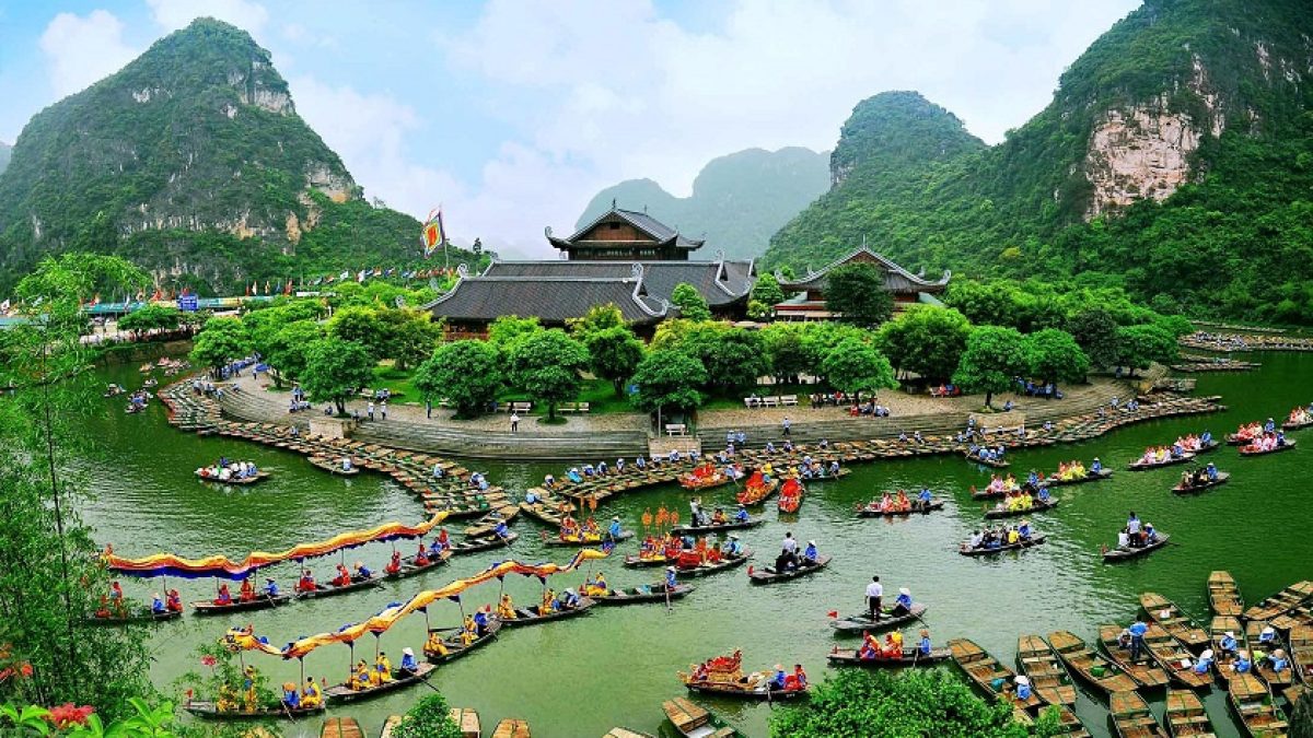 địa điểm du lịch nhân văn nổi tiếng ở nước ta - Hình 1