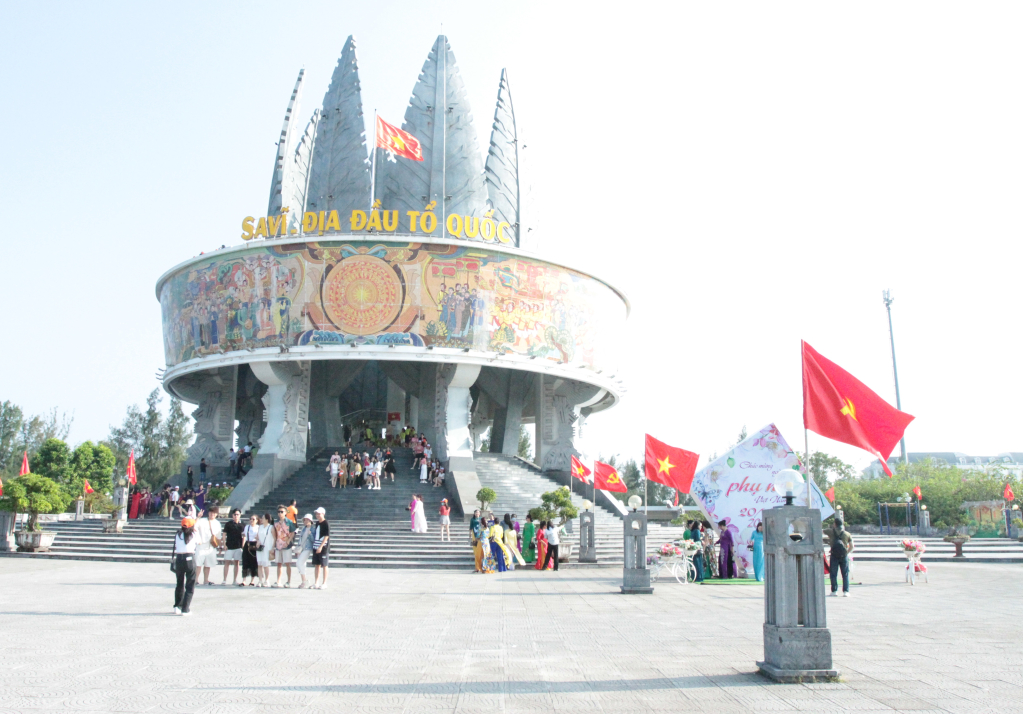 du lịch cửa khẩu móng cái - Hình 2