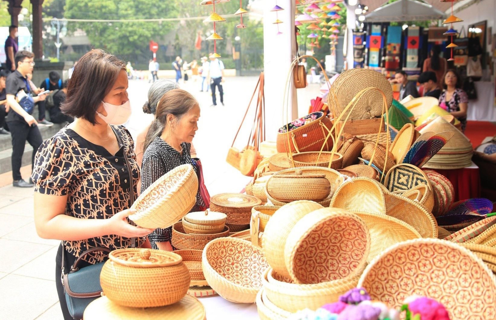 du lịch mua sắm - Hình 2