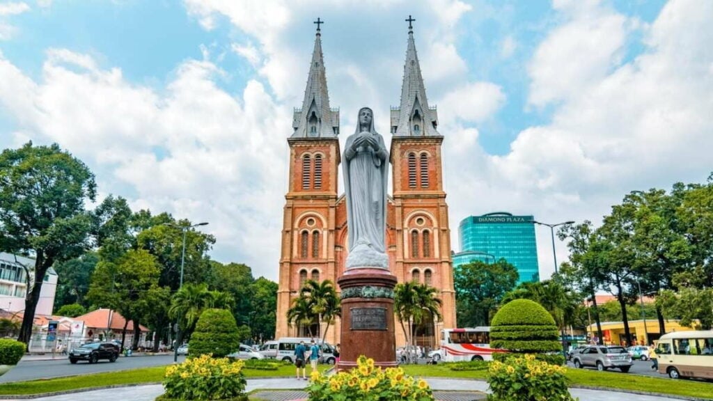 du lịch sài gòn nên ở quận nào - Hình 5