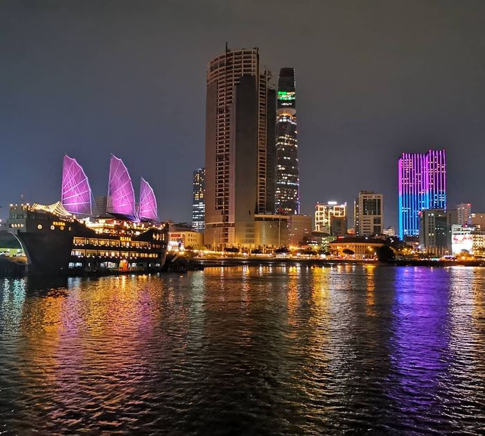 du lịch sông sài gòn về đêm - Hình 2