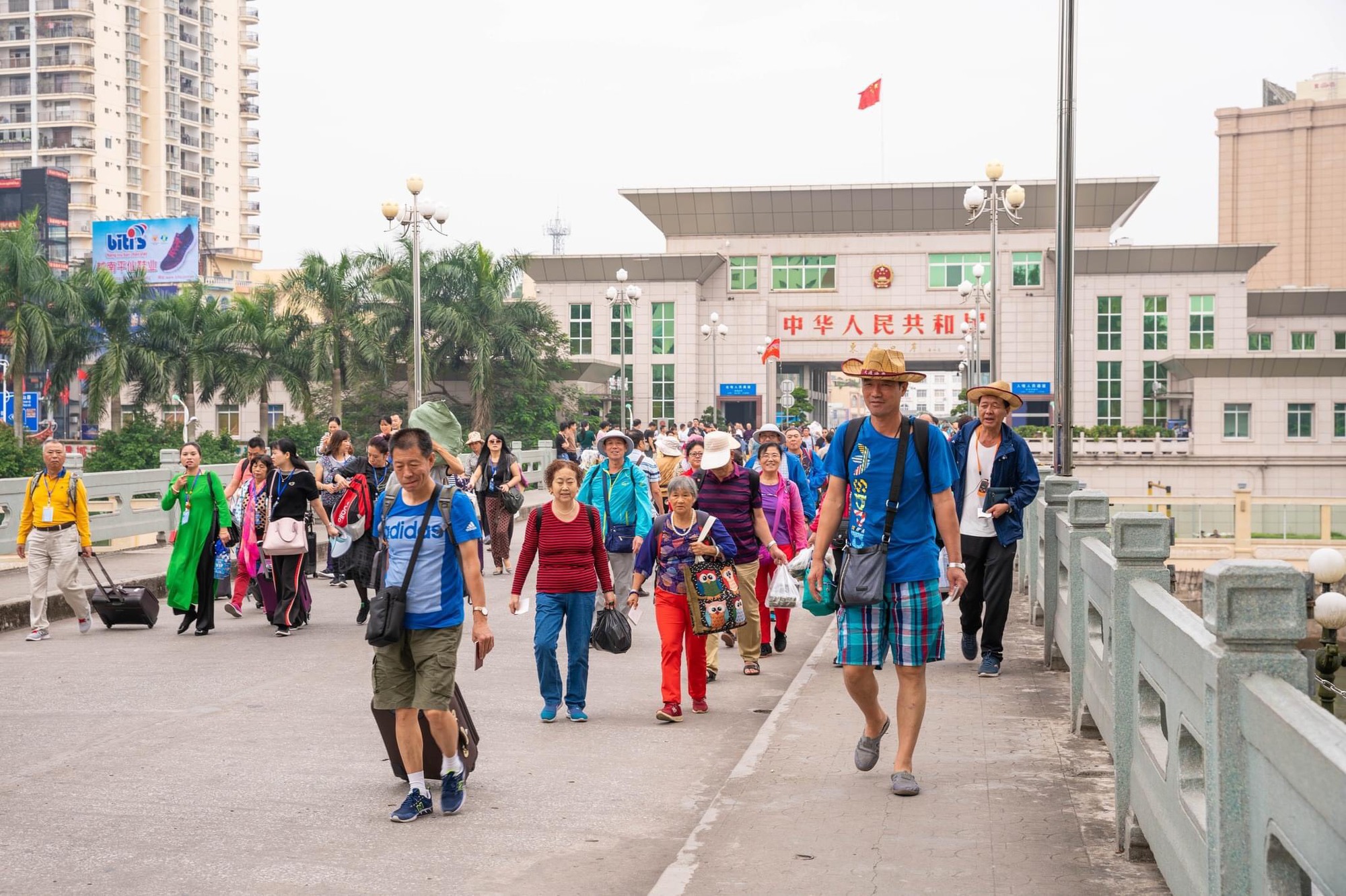 du lịch trung quốc qua cửa khẩu móng cái - Hình 3