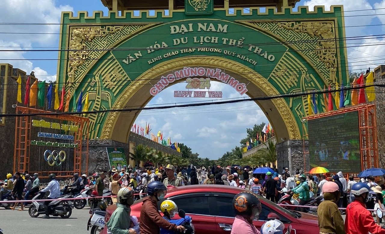 đường về khu du lịch đại nam - Hình 2