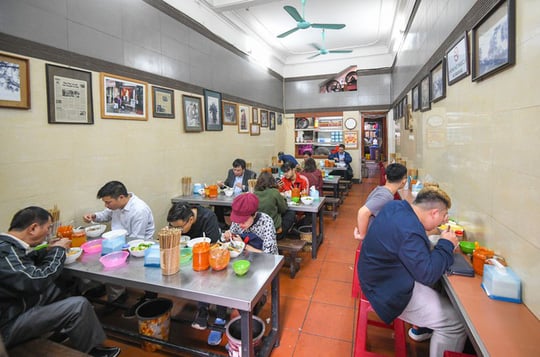 hà nội cho mở lại quán ăn - Hình 2