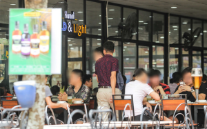 hà nội mở lại quán ăn
