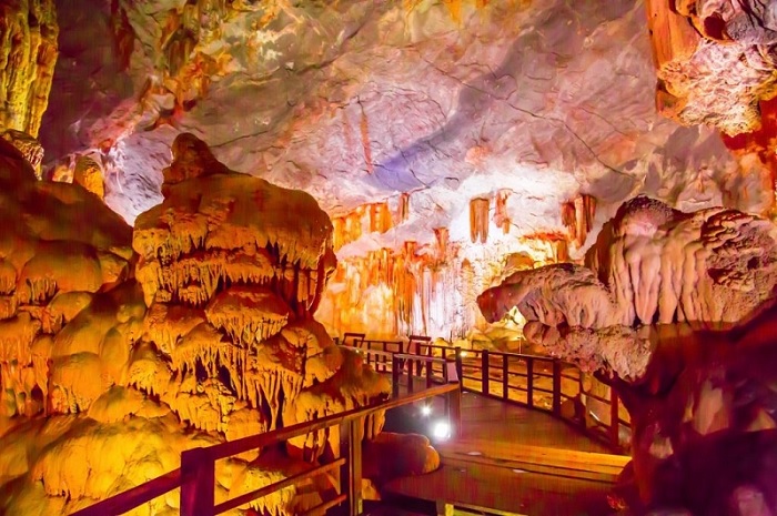 hàng đầu gỗ là địa điểm du lịch nổi tiếng ở đâu - Hình 1