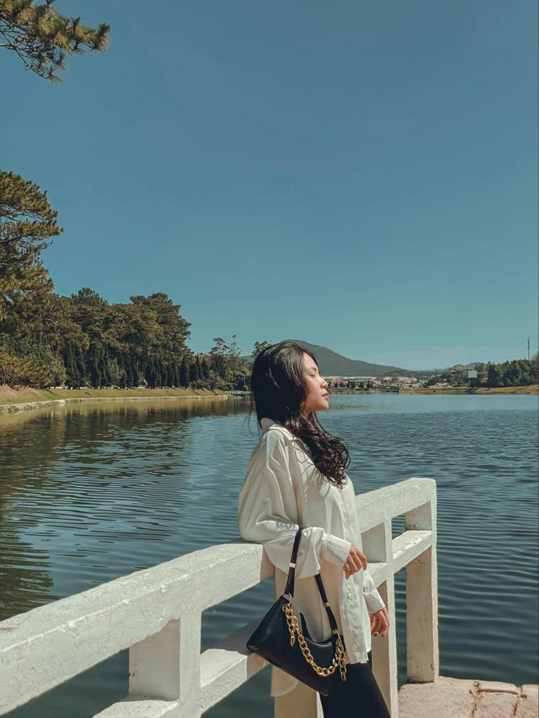 hình ảnh cô gái đi du lịch - Hình 5