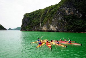 hoạt động du lịch ở vịnh hạ long