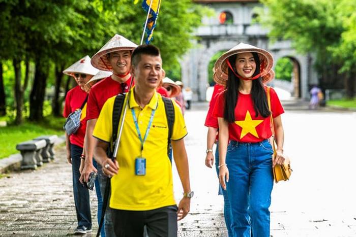 hướng dẫn viên du lịch bao nhiêu tiền - Hình 4