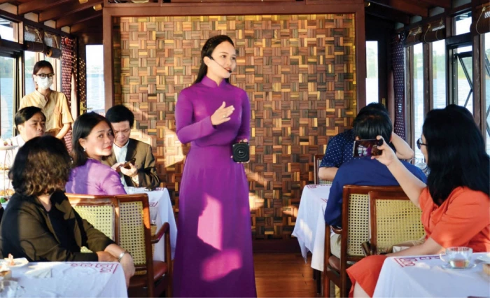 hướng dẫn viên du lịch tại điểm - Hình 3