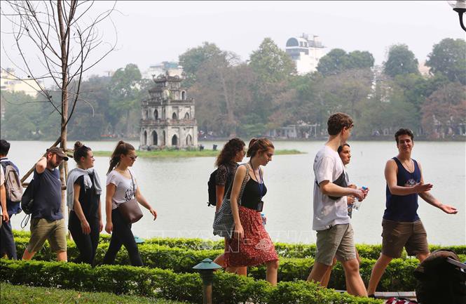 khách du lịch đến hà nội - Hình 2