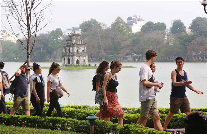 khách du lịch hà nội - Hình 3