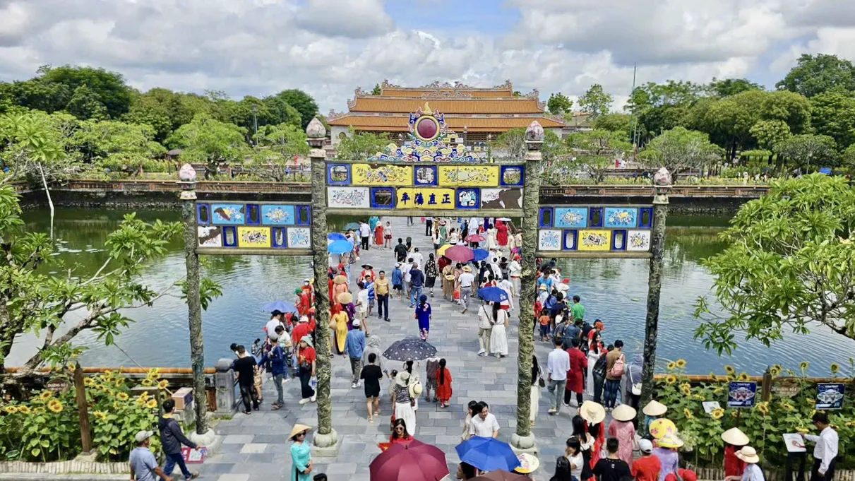khách du lịch huế - Hình 5