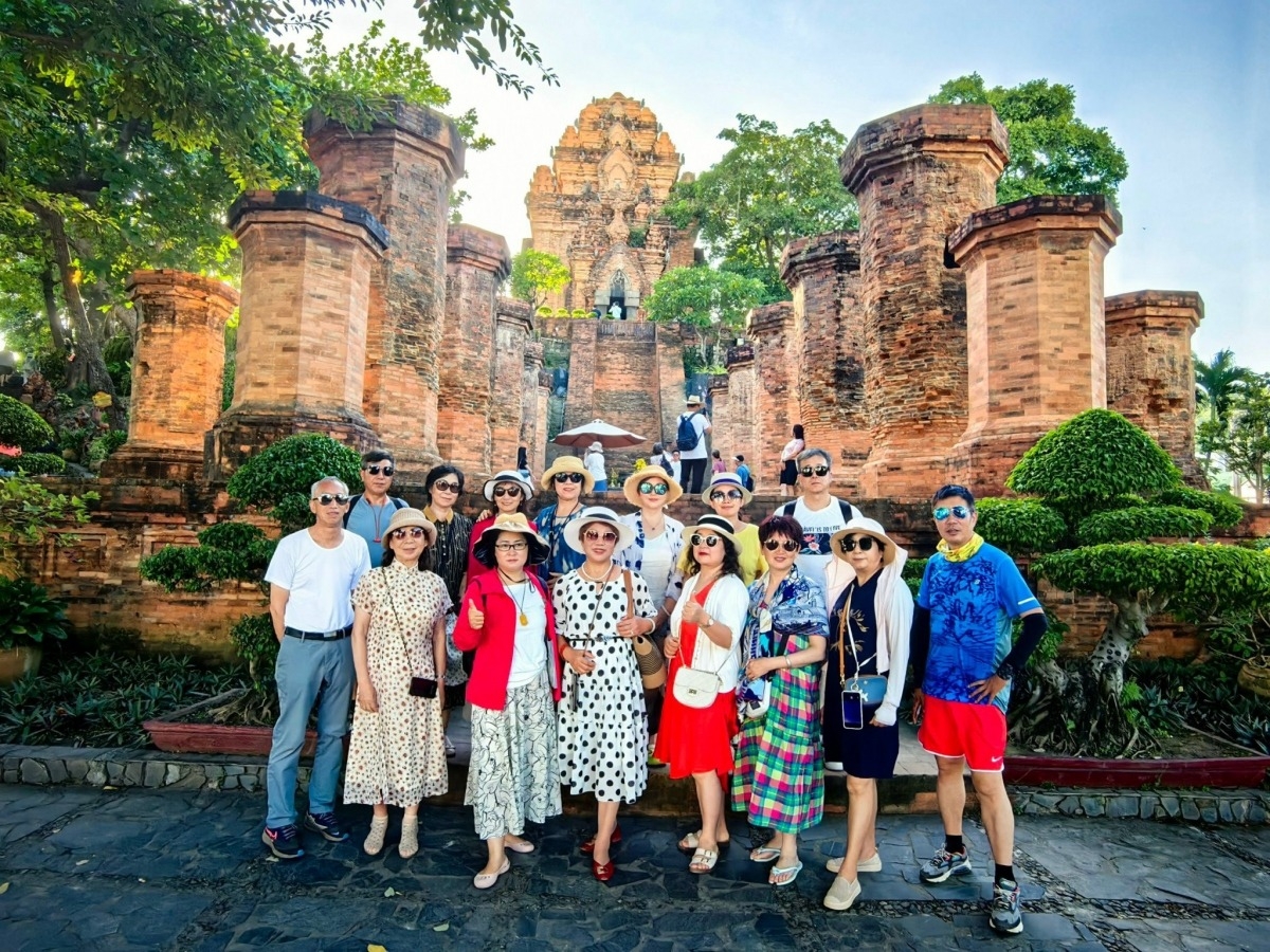 khách du lịch việt nam - Hình 1