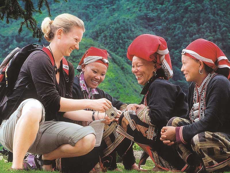 khách tây du lịch việt nam - Hình 2