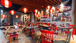 quán ăn còn mở cửa