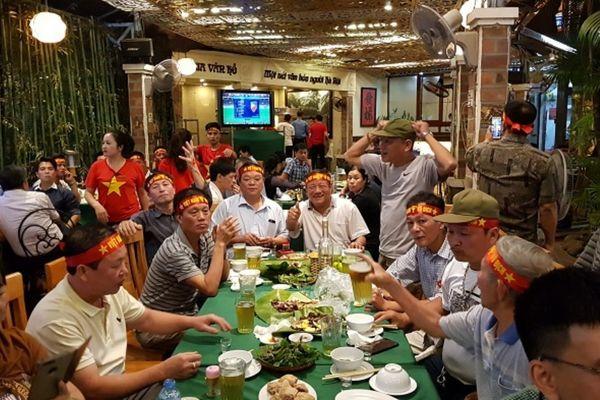 quán ăn để có thể xem bóng đá - Hình 4
