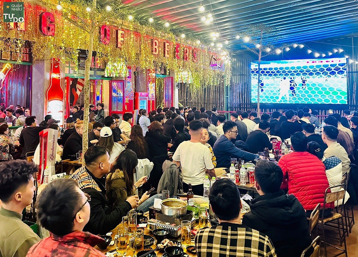 quán ăn để có thể xem bóng đá - Hình 1