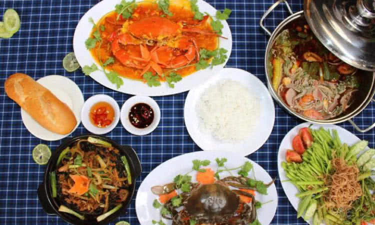 quán ăn đối chứng cua 1 càng phạm văn hai - Hình 4
