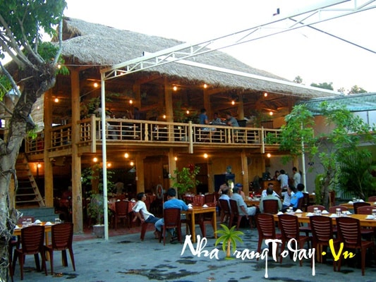 quán ăn nhà sàn - Hình 1