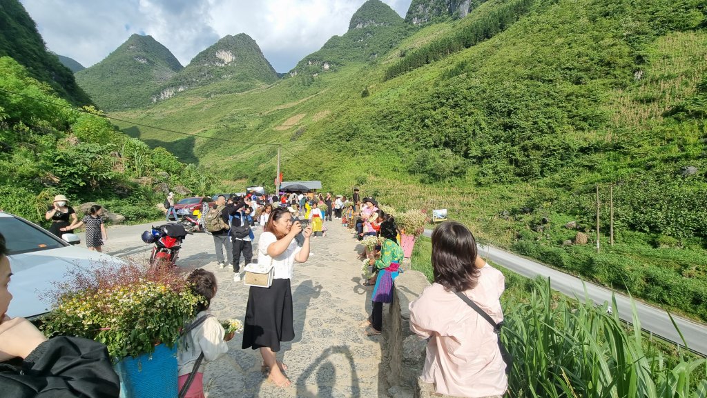 quán ăn ở cột cờ lũng cú otofun - Hình 1