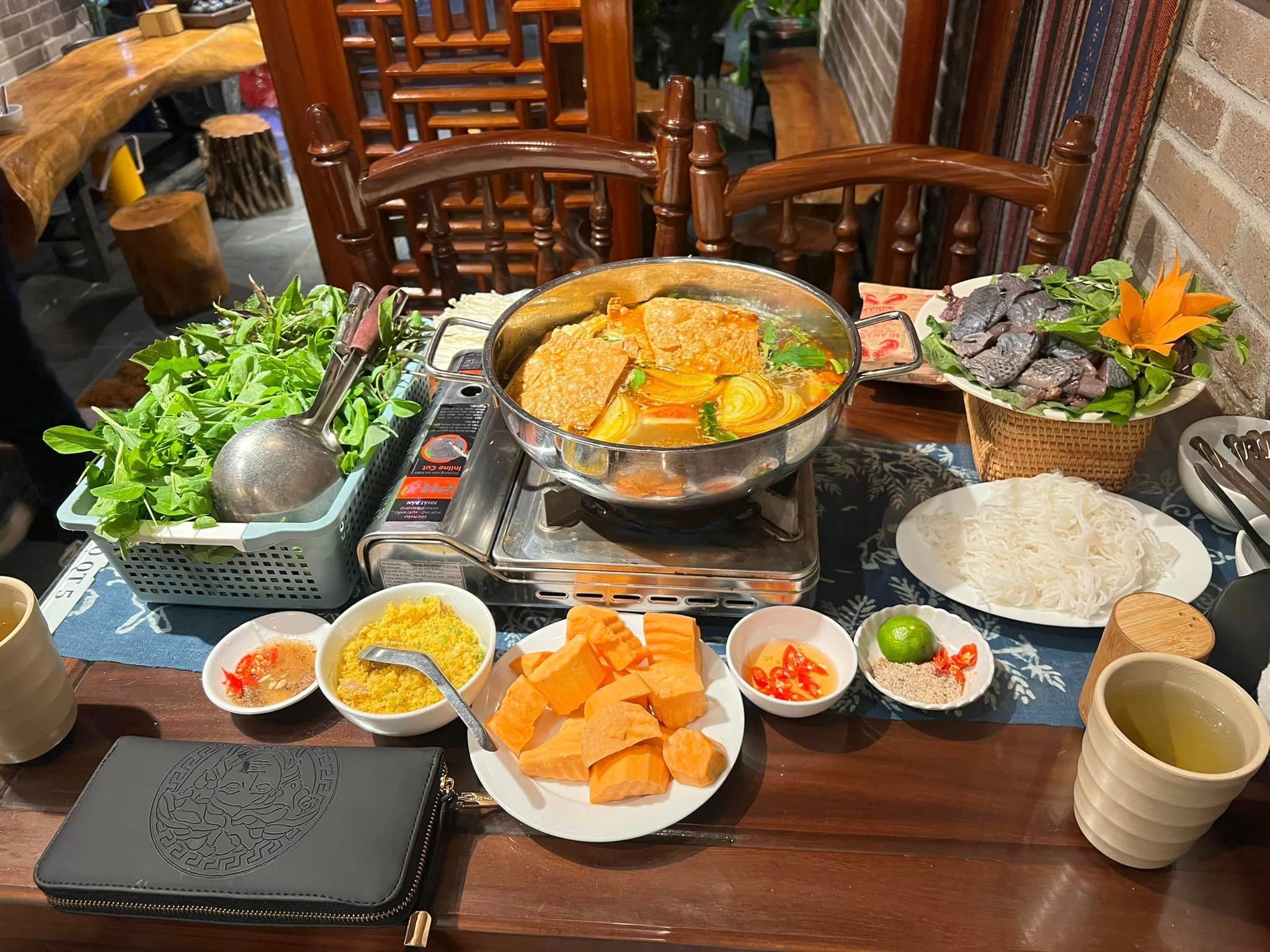 quán ăn ở cột cờ lũng cú otofun - Hình 2