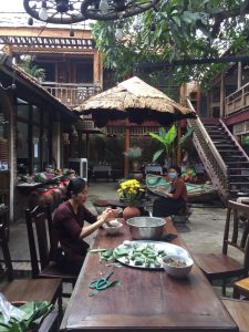 quán ăn ở làng cổ đường lâm