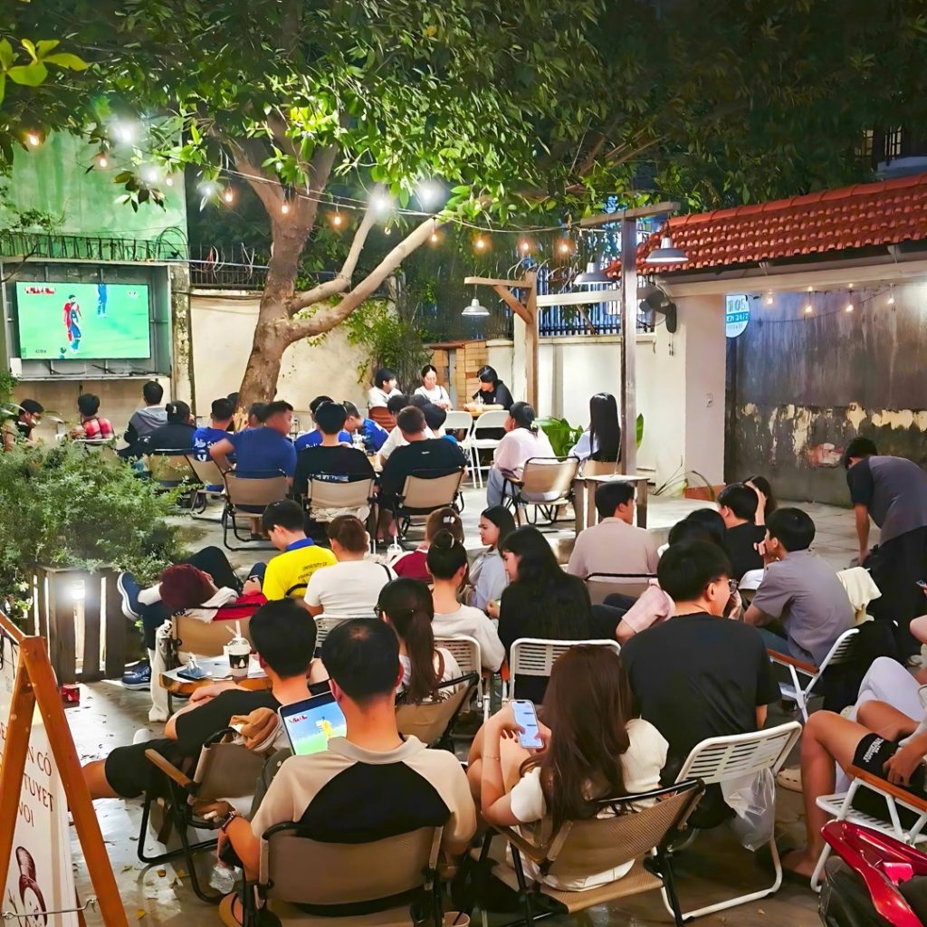 quán ăn ở quận 7 có thể xem đá banh - Hình 4