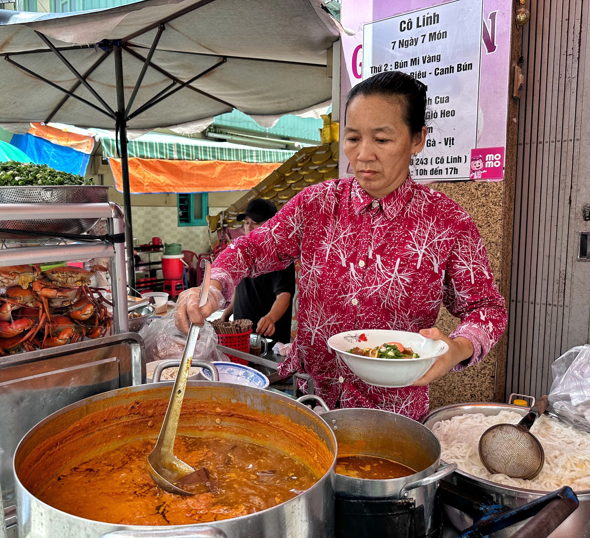 quán ăn ở sài gòn cảnh nấu nướng - Hình 2