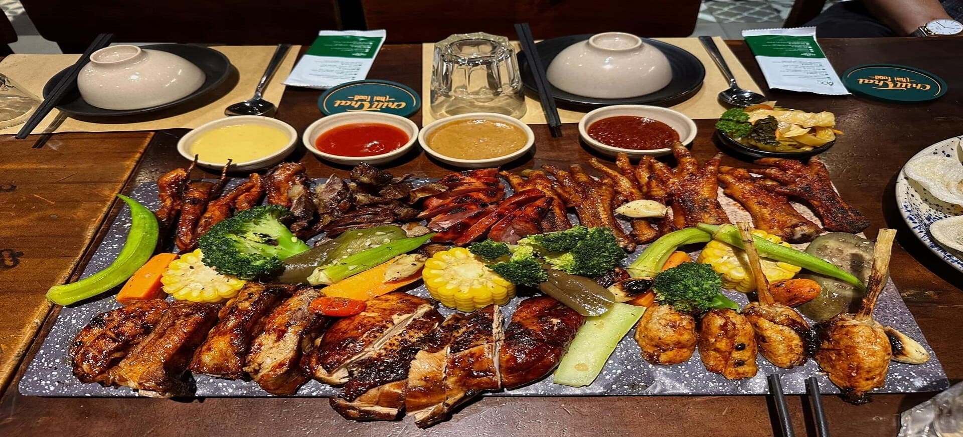 quán ăn ở sài gòn cảnh nấu nướng - Hình 3