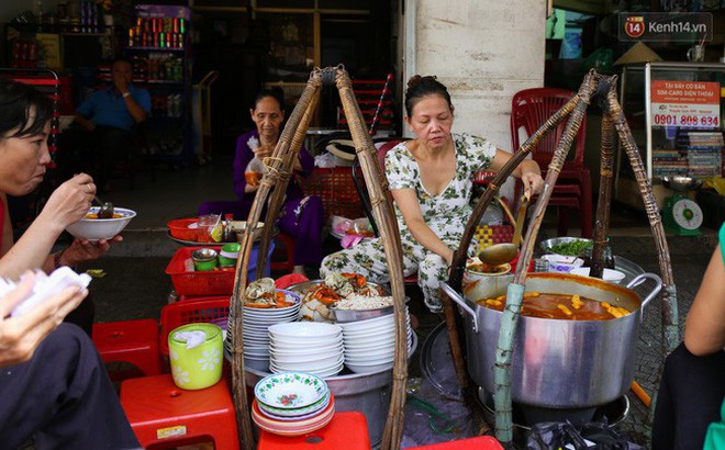 quán ăn ở sài gòn cảnh nấu nướng - Hình 4