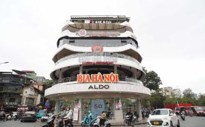 quán ăn ở tòa nhà hàm cá mập