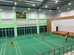 sân cầu lông cao đẳng du lịch nha trang
