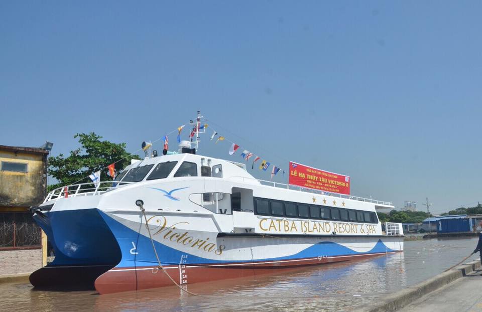 tàu du lịch cát bà - Hình 2